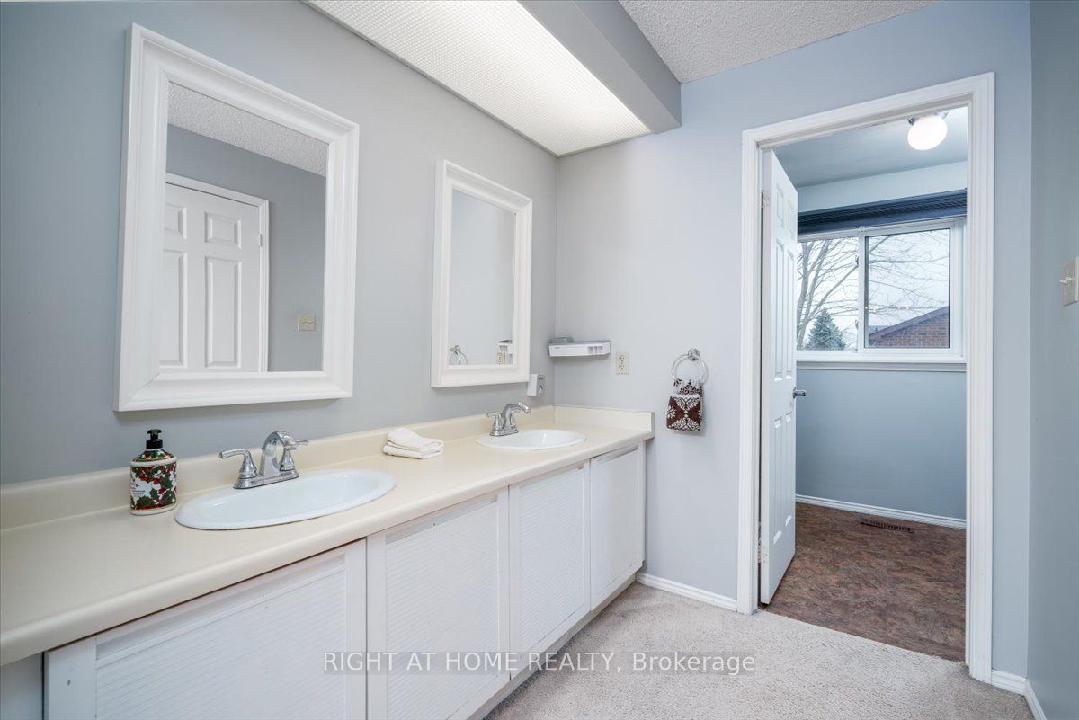 533 Braeburn Cres