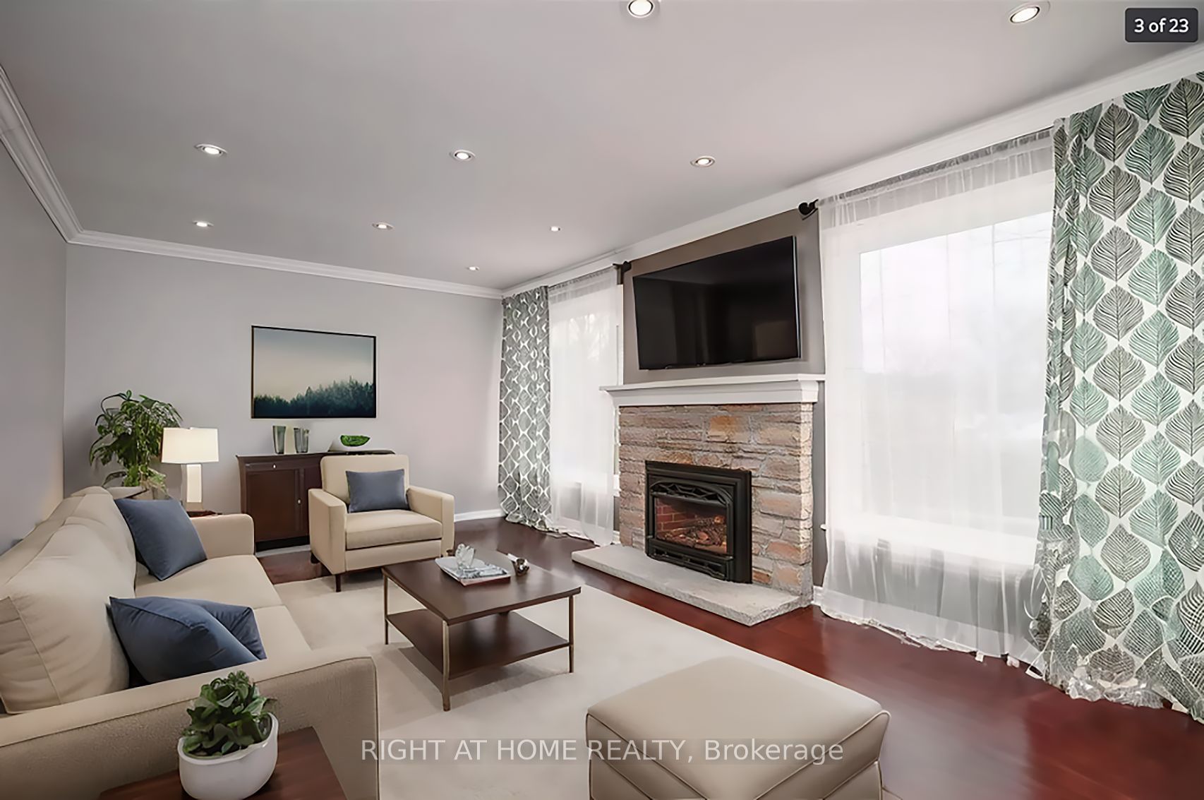 533 Braeburn Cres