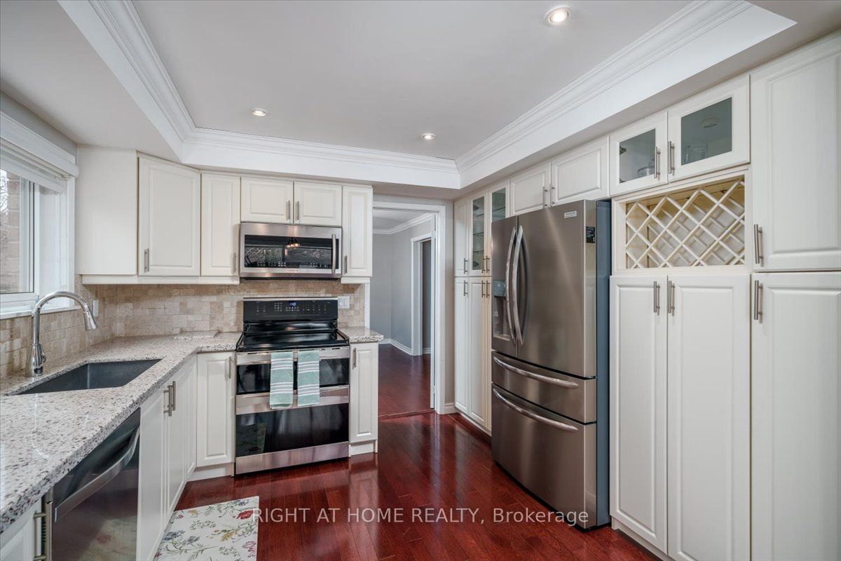 533 Braeburn Cres