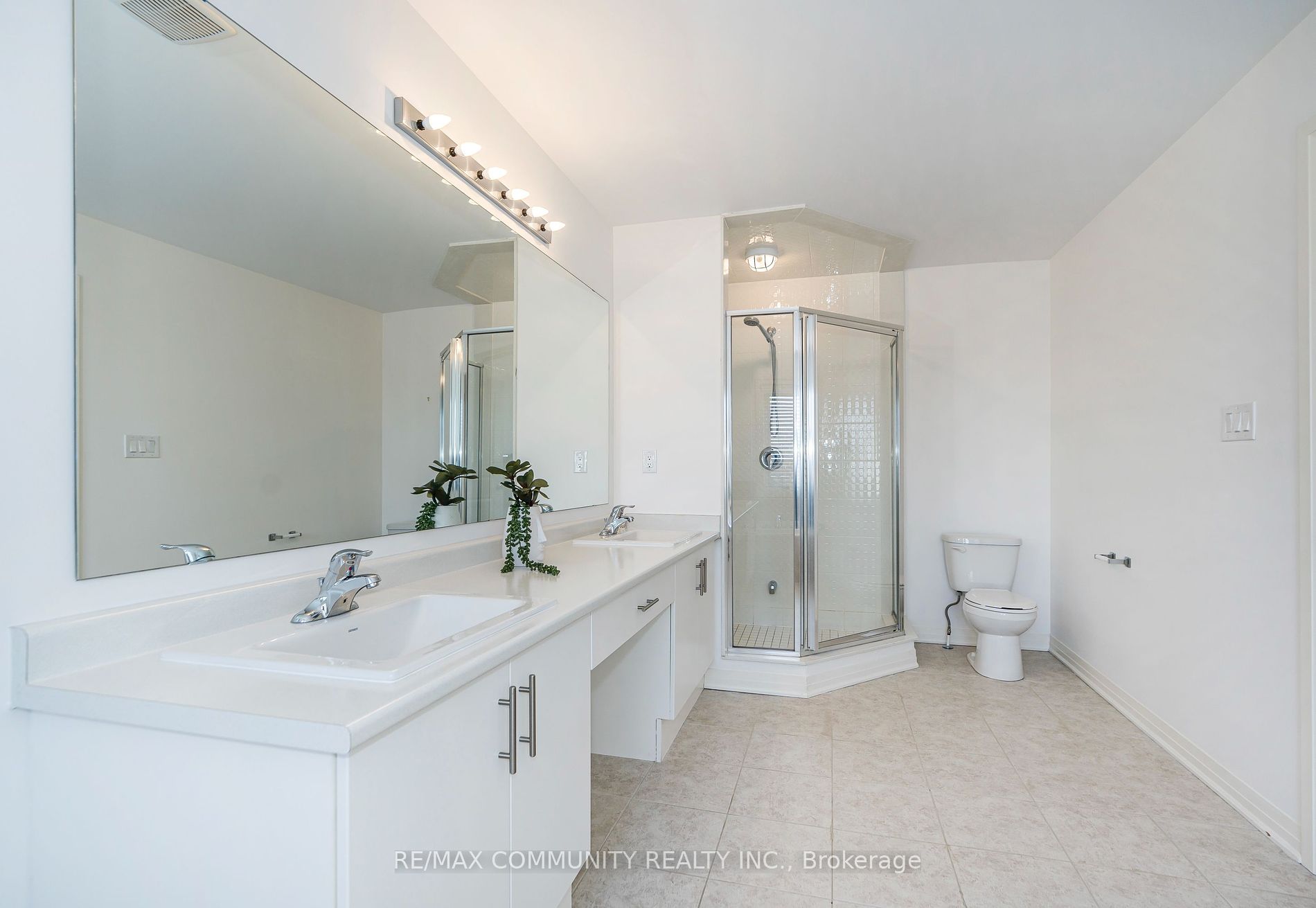 35 Yacht Dr