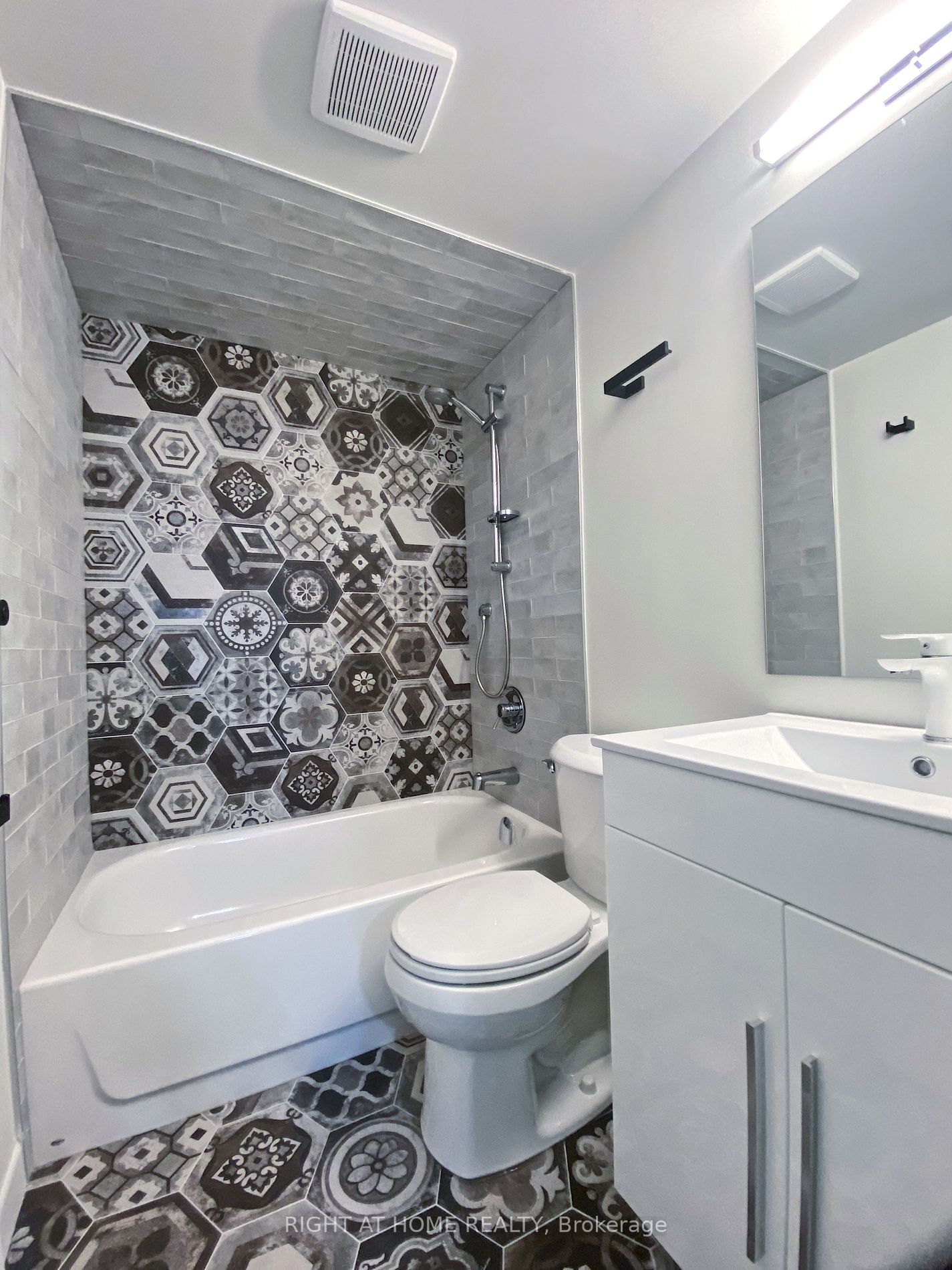 1258 Broadview Avenue, #3