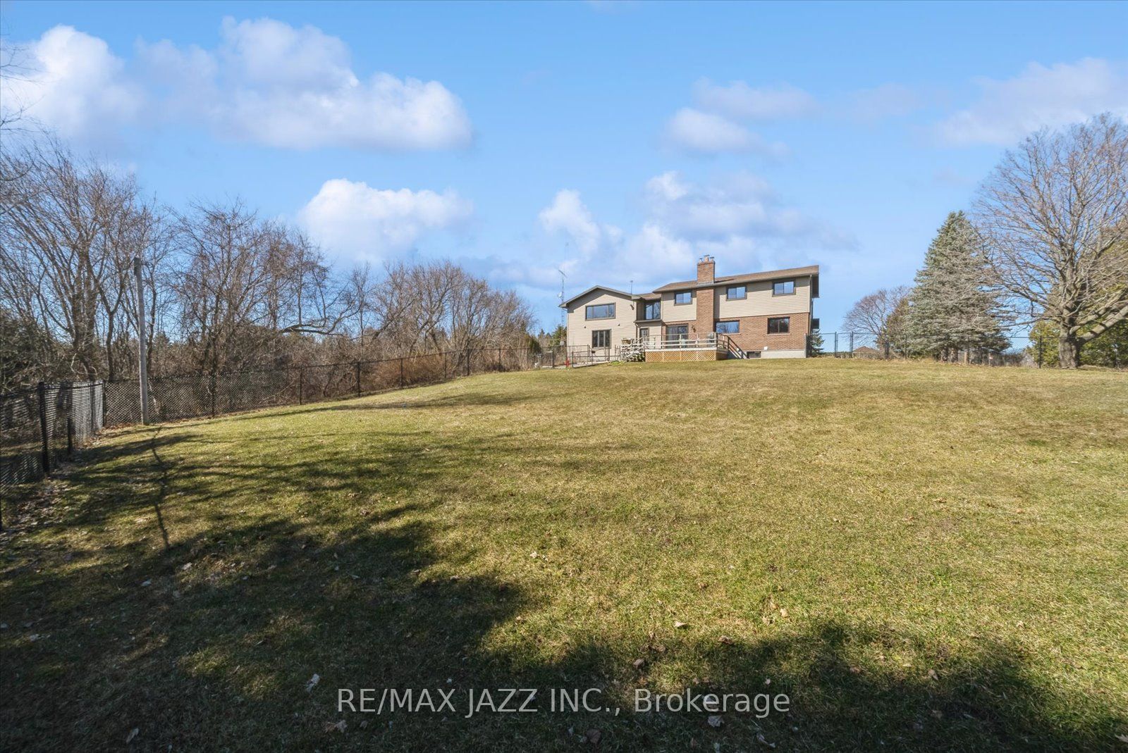 8733 Leskard Road