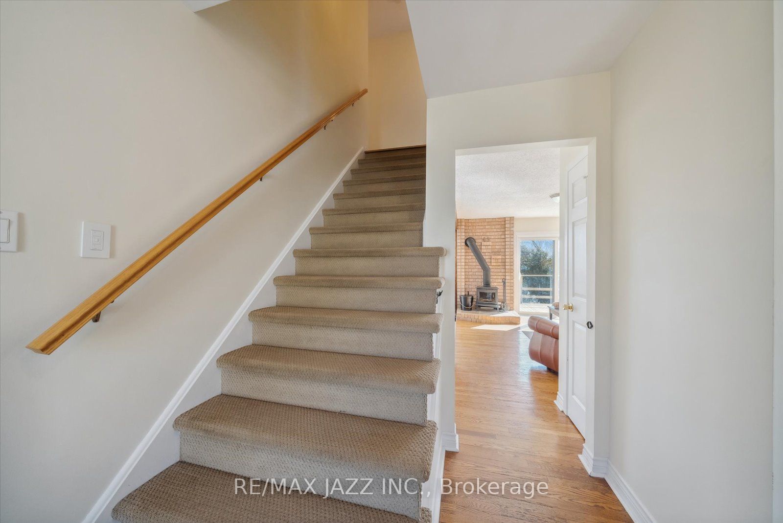 8733 Leskard Road