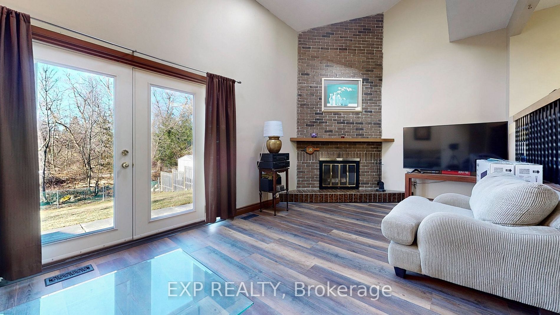 452 Camelot Dr