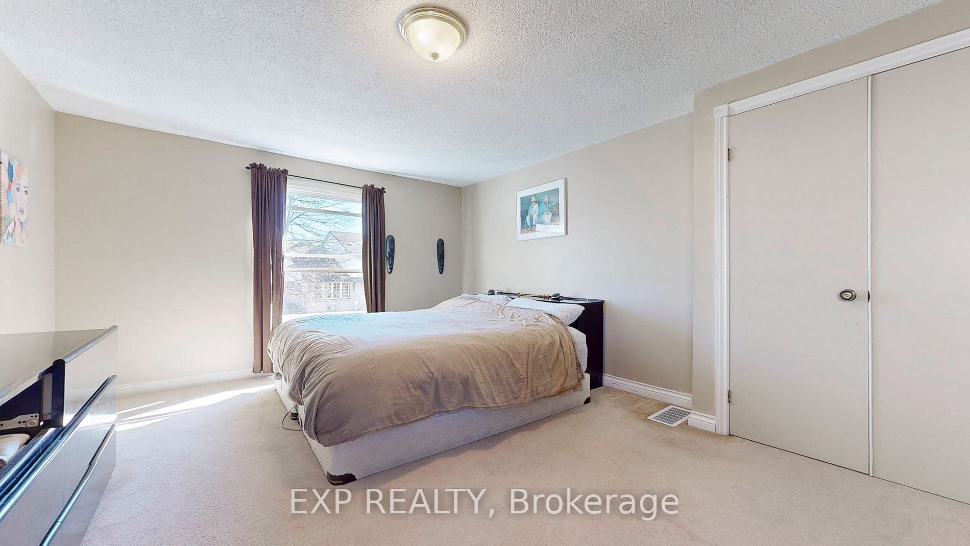 452 Camelot Dr