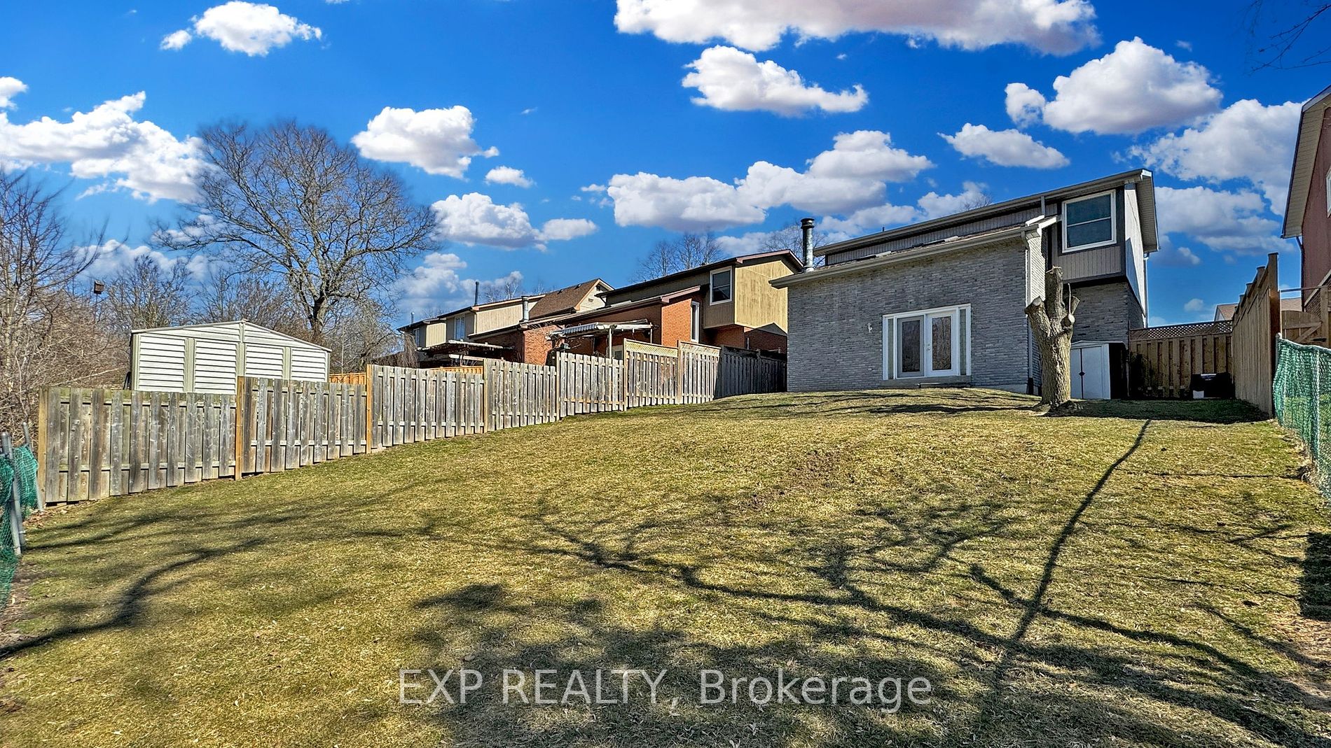 452 Camelot Dr