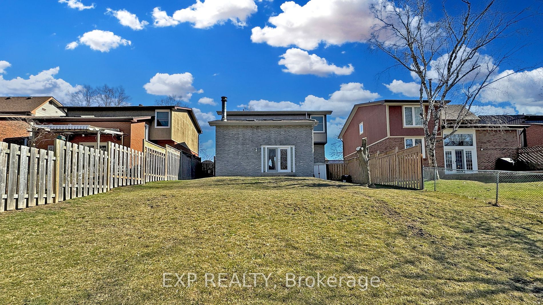 452 Camelot Dr