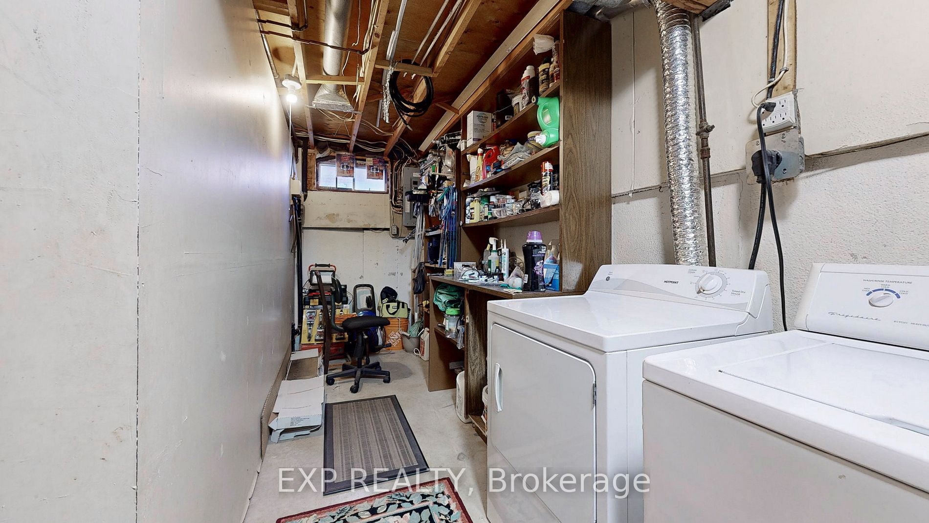 452 Camelot Dr