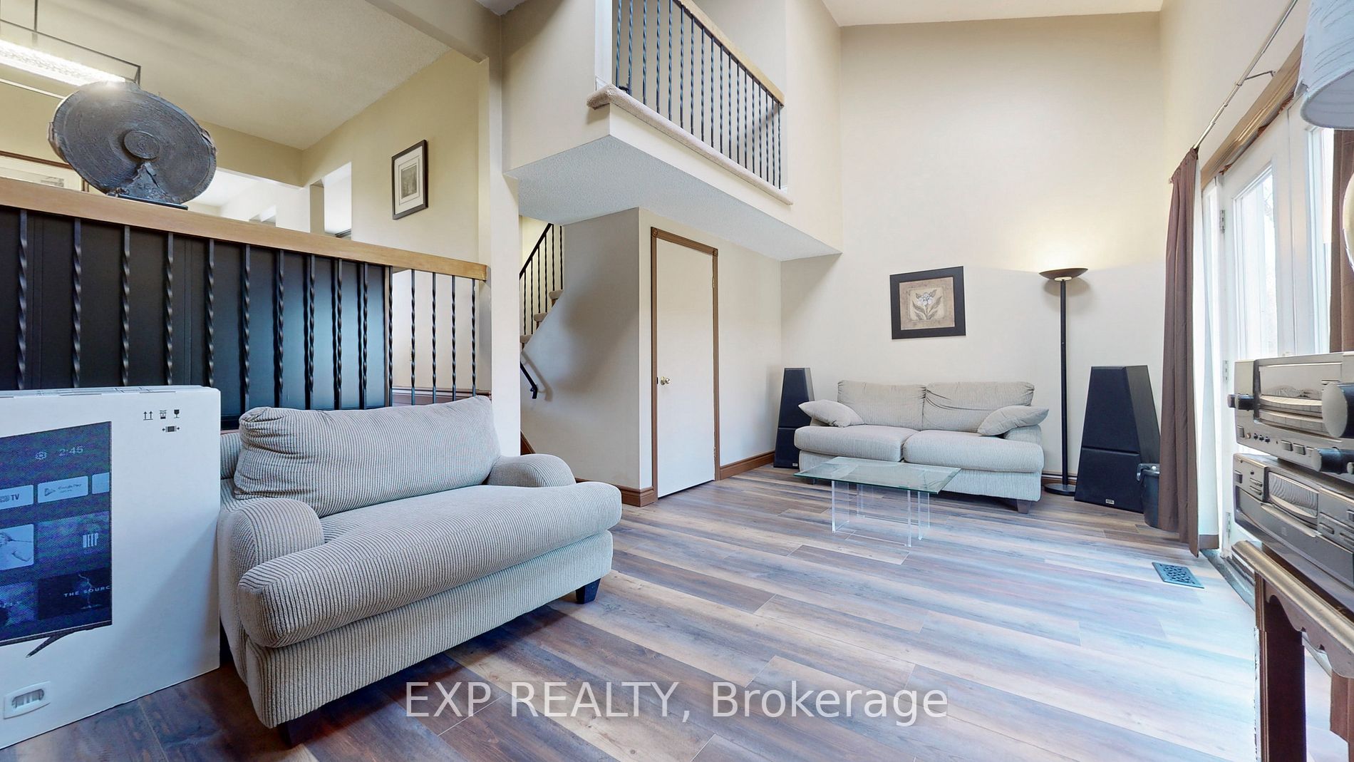 452 Camelot Dr