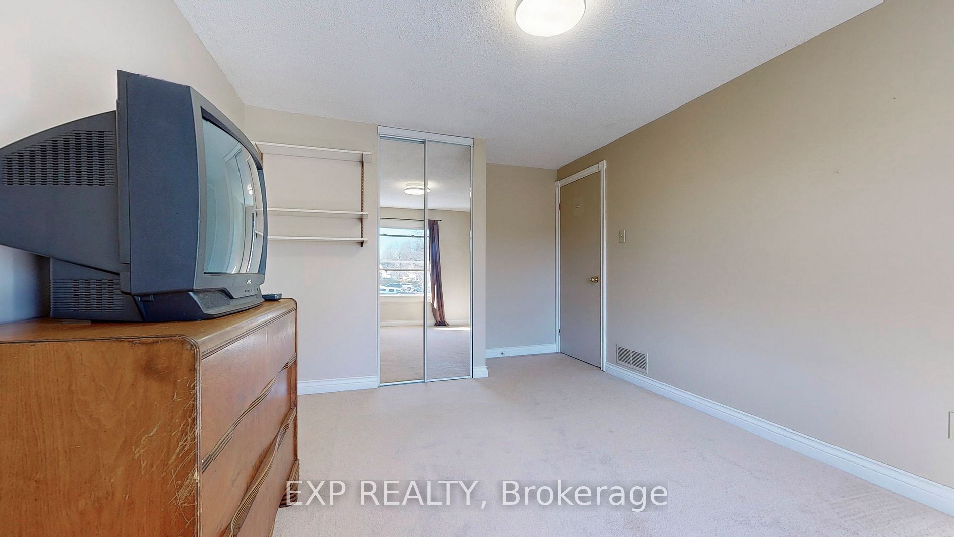 452 Camelot Dr