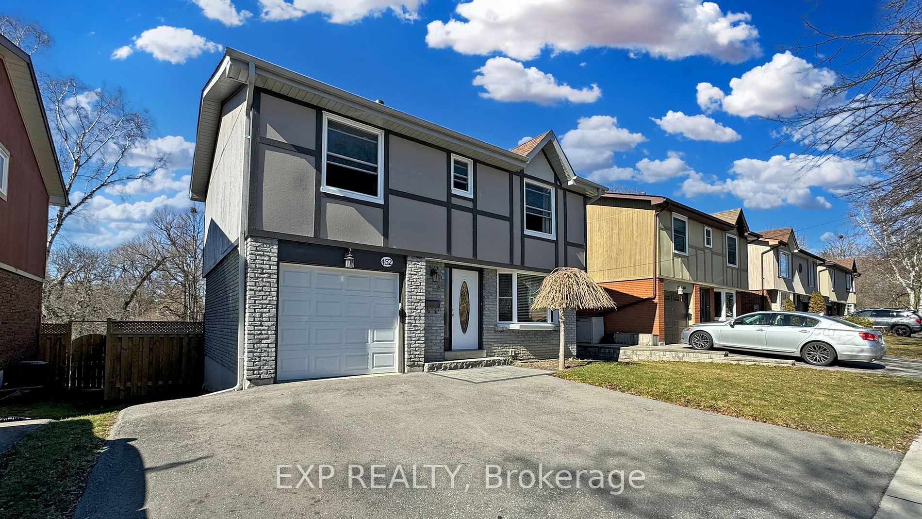 452 Camelot Dr