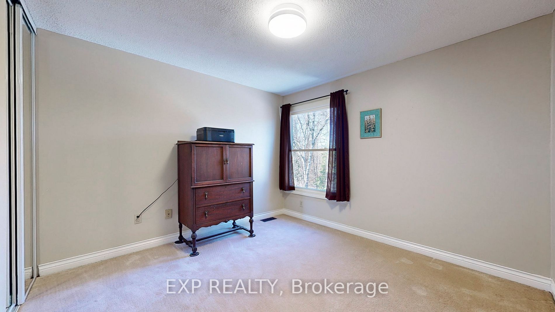 452 Camelot Dr