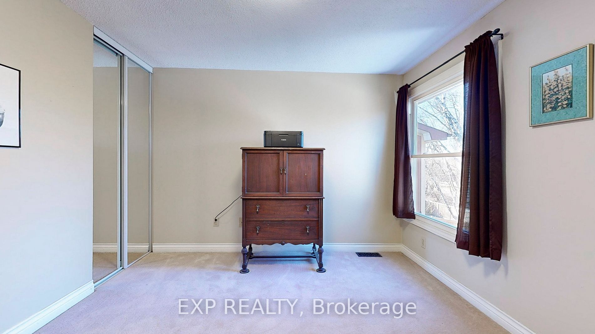 452 Camelot Dr