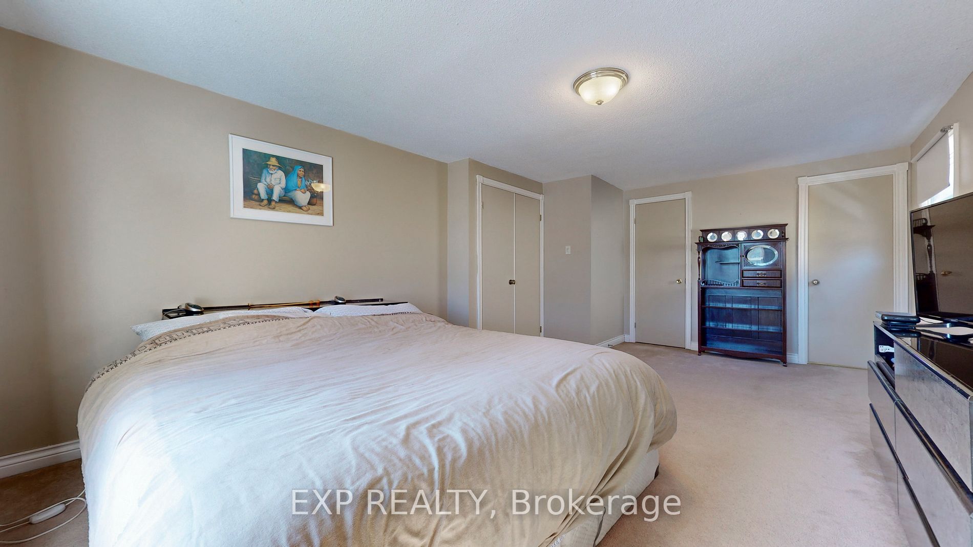 452 Camelot Dr