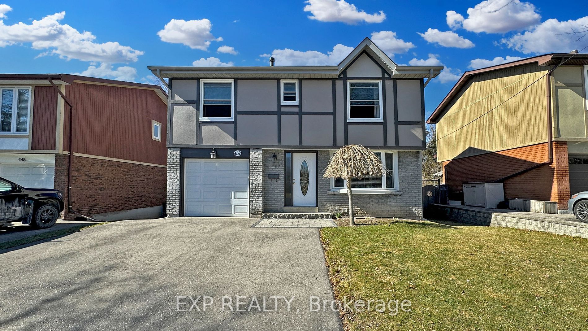 452 Camelot Dr