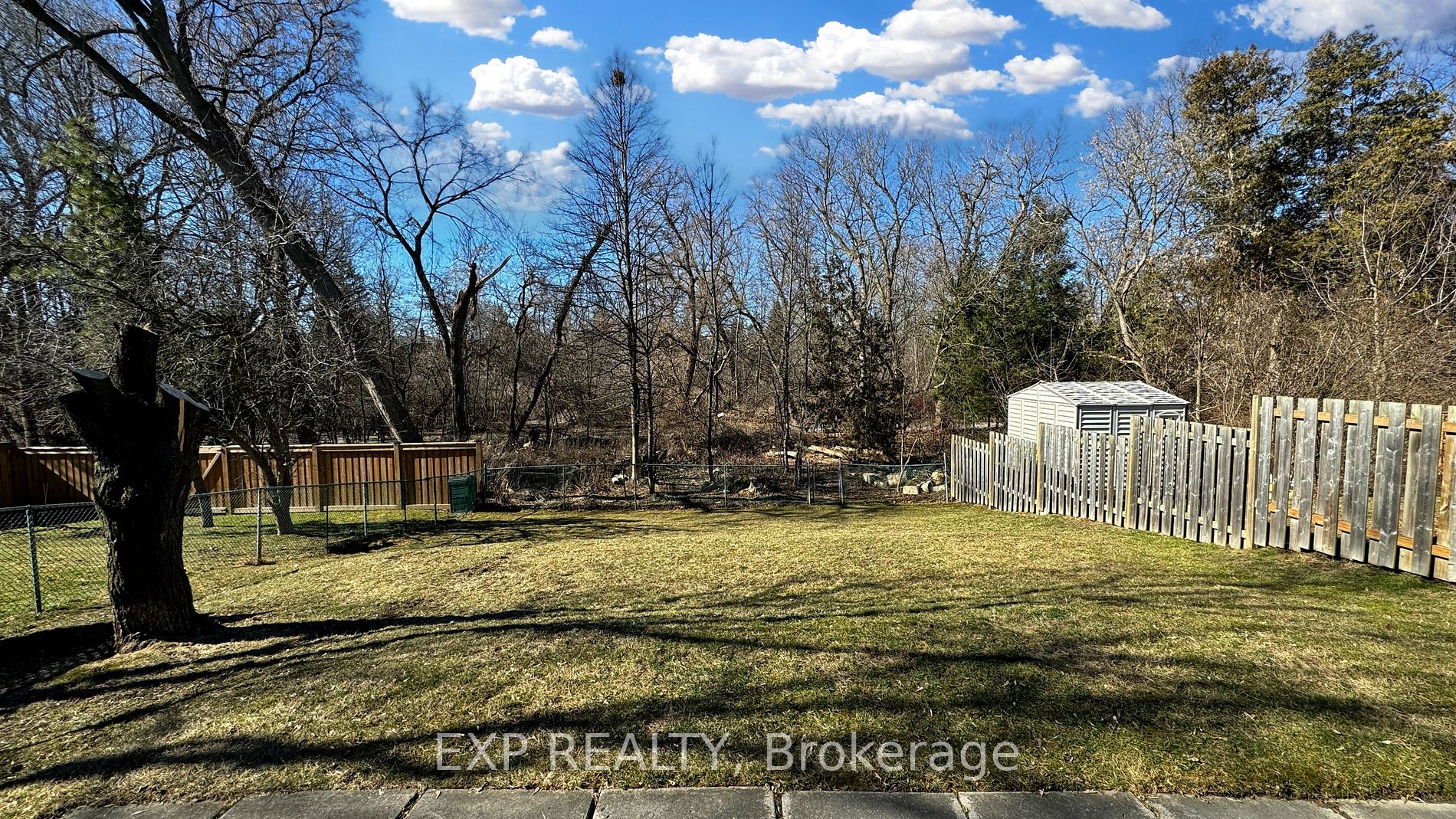 452 Camelot Dr