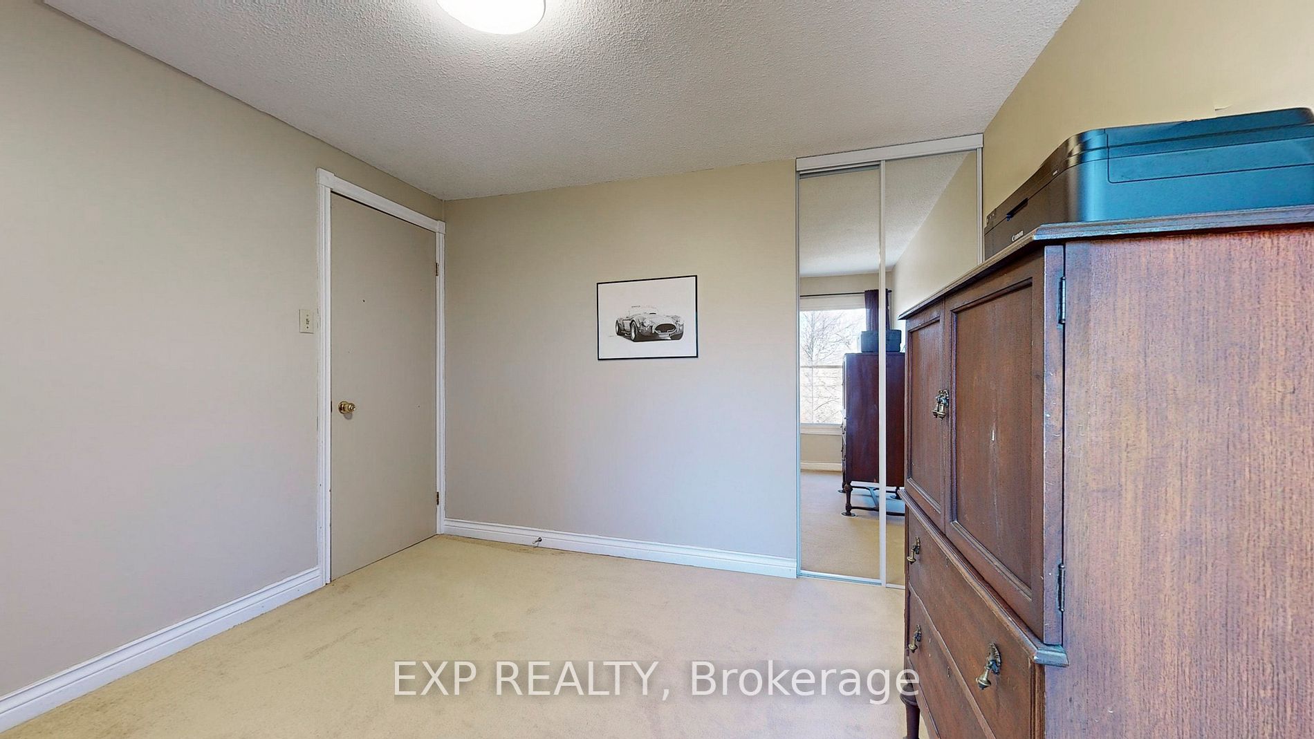 452 Camelot Dr