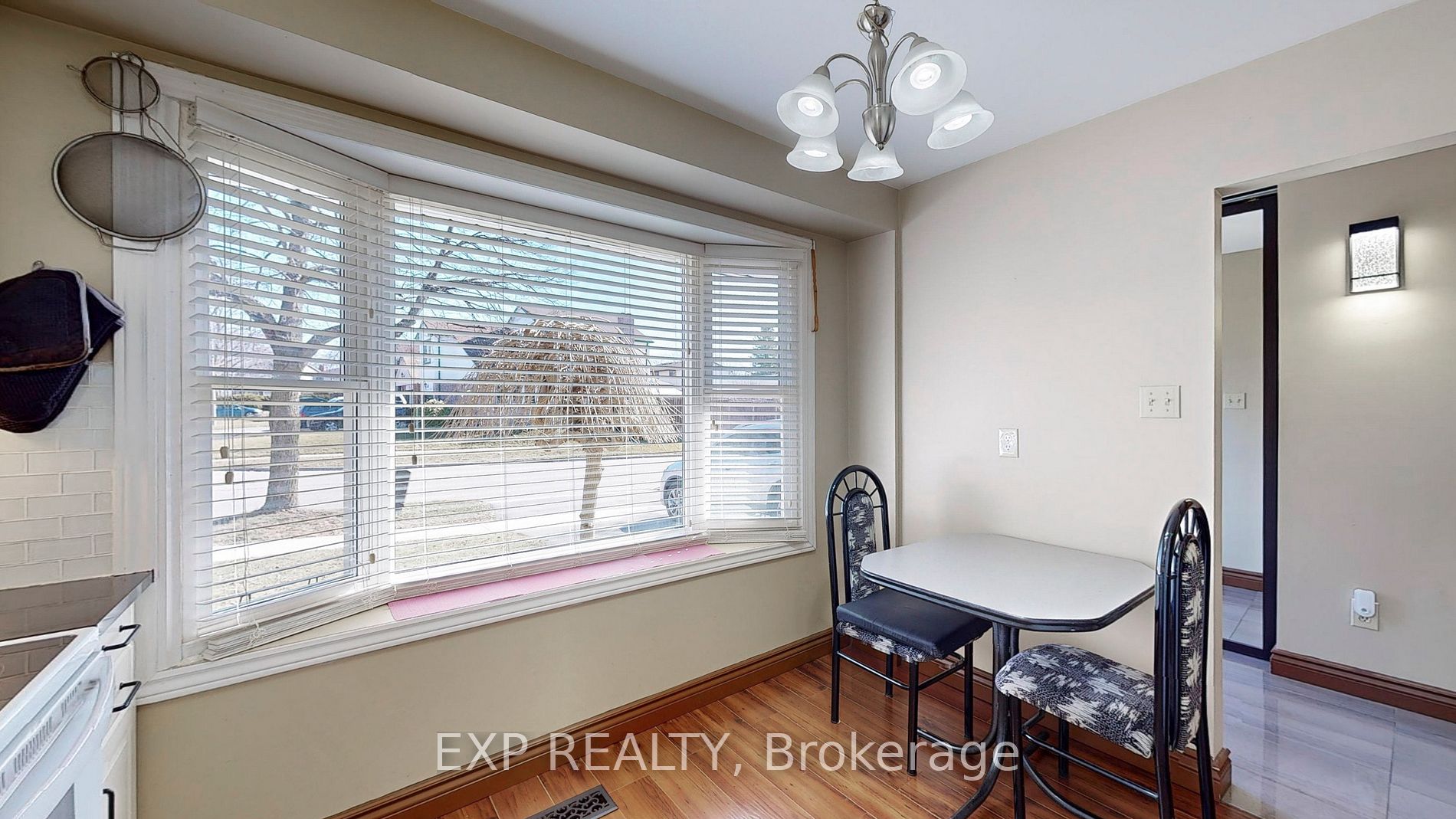 452 Camelot Dr