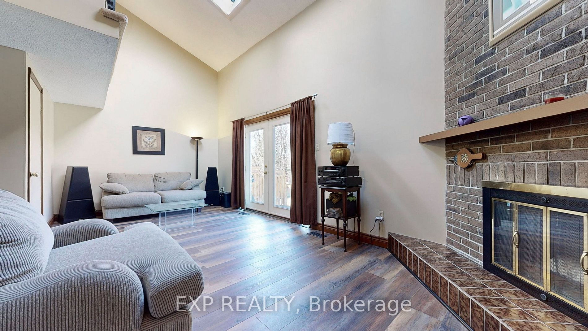452 Camelot Dr