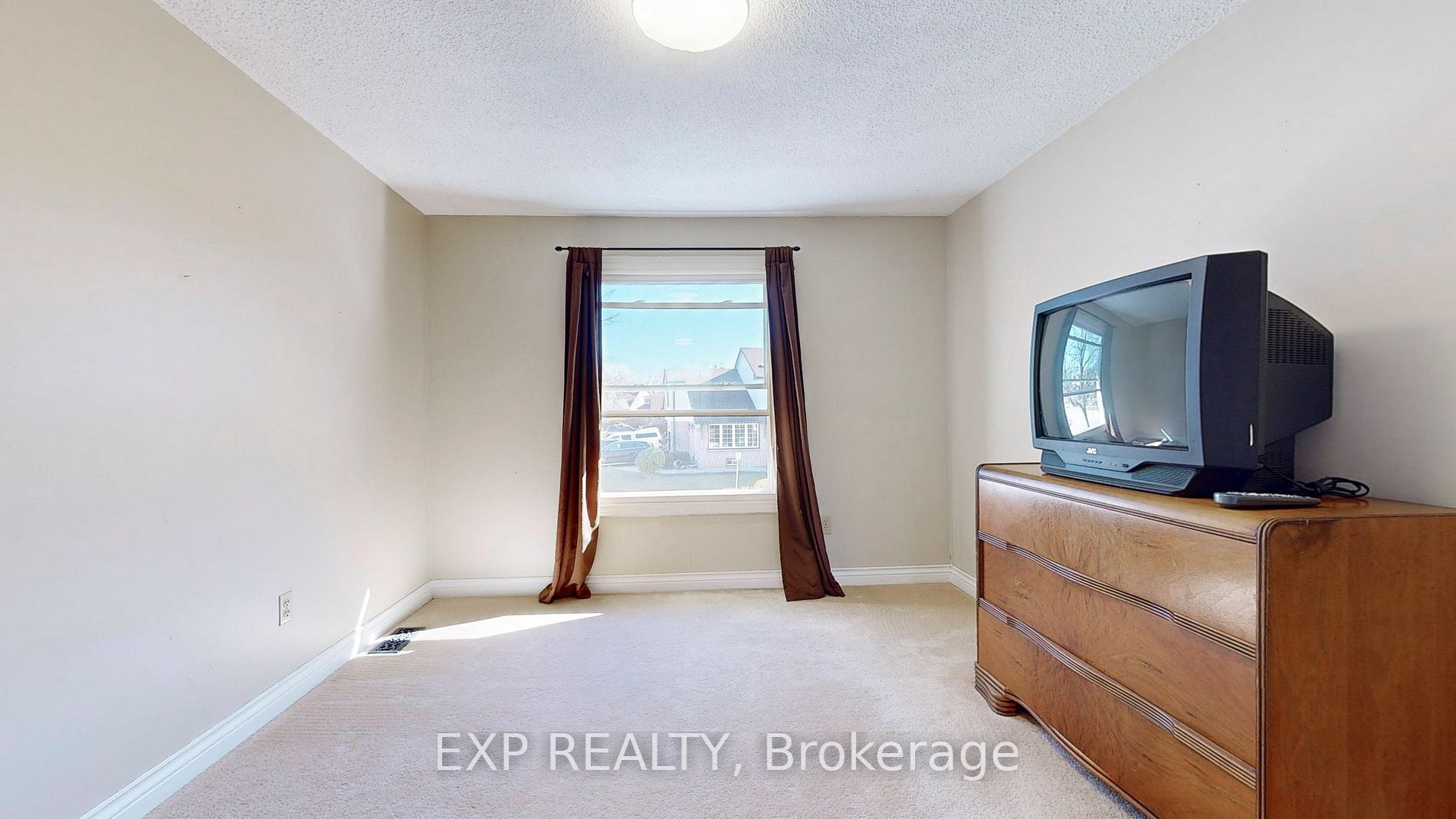 452 Camelot Dr