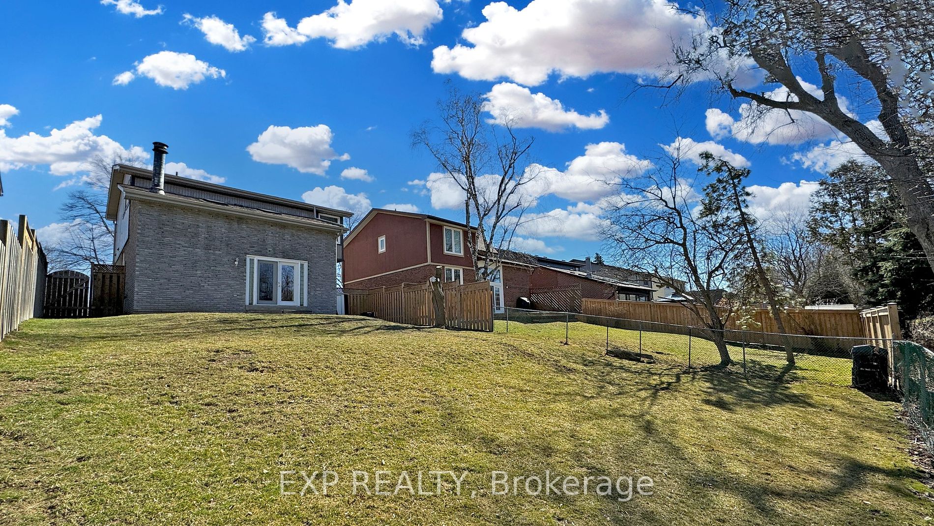 452 Camelot Dr