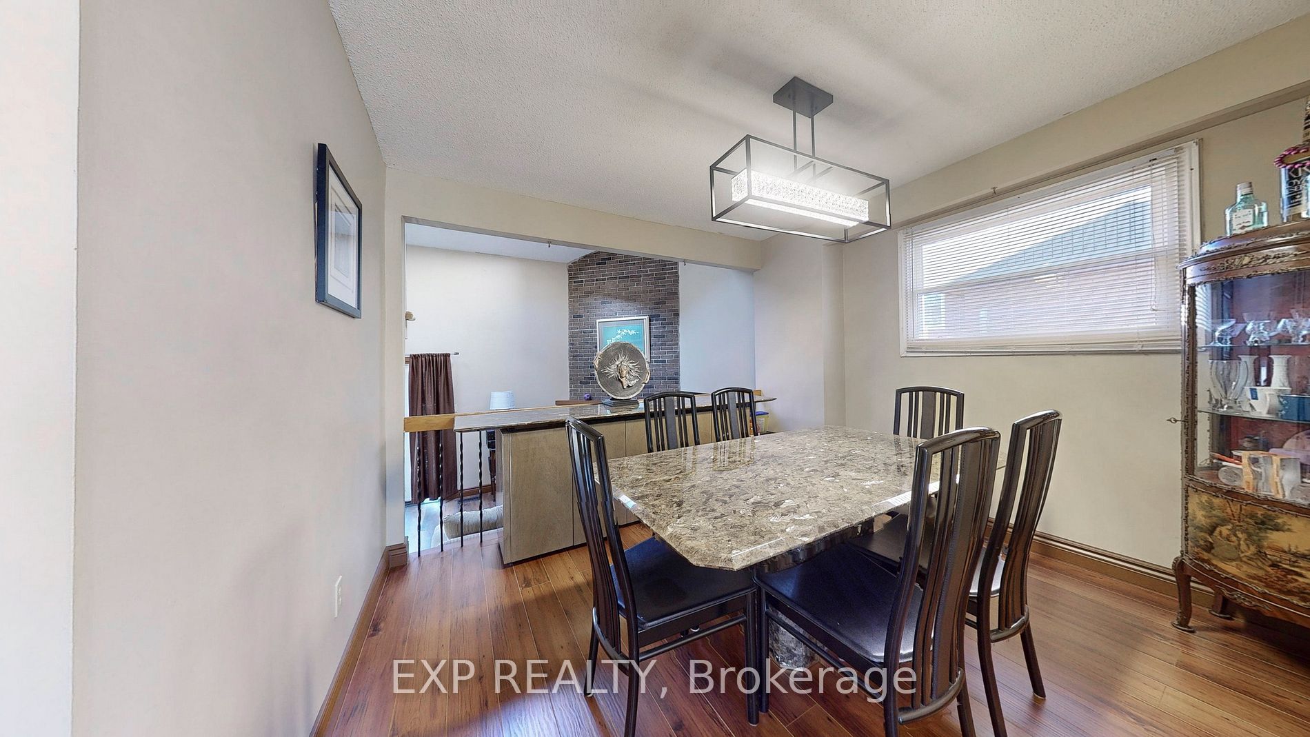 452 Camelot Dr