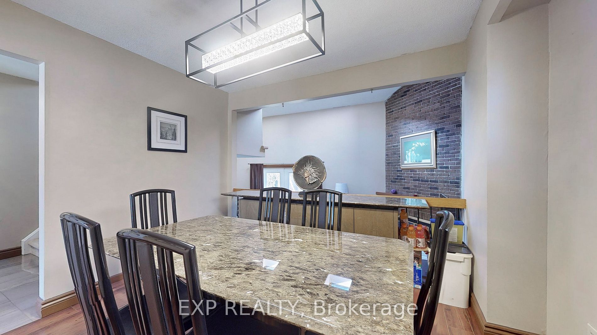 452 Camelot Dr