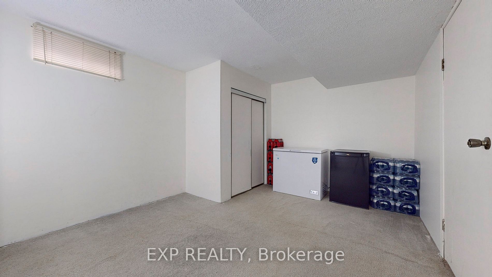 452 Camelot Dr
