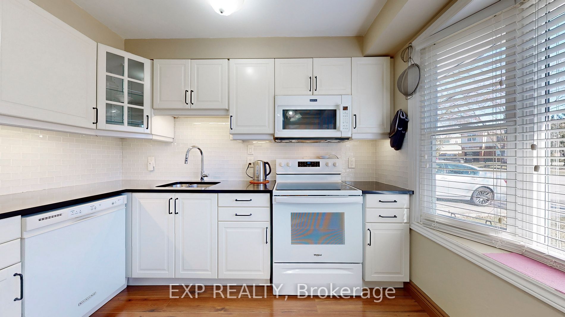 452 Camelot Dr