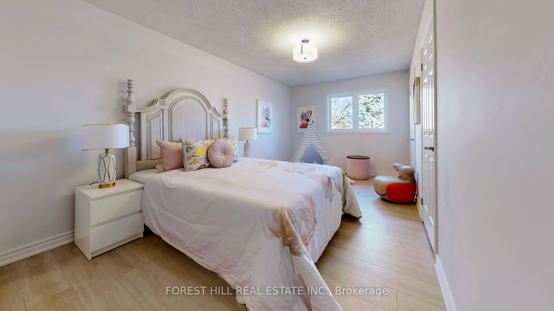 37 Corner Stone Cres