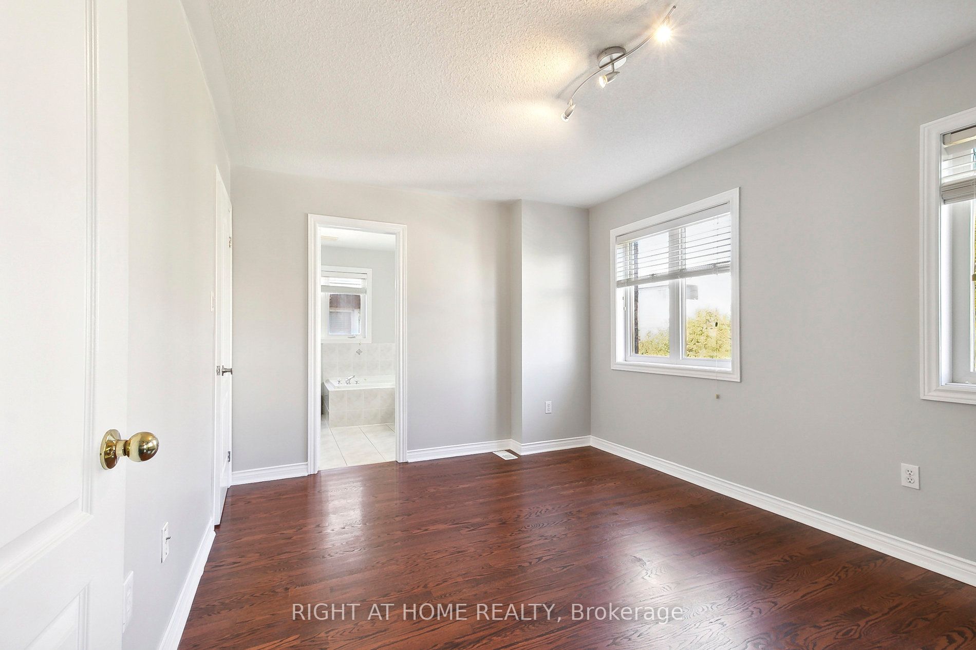 43 Nobbs Dr