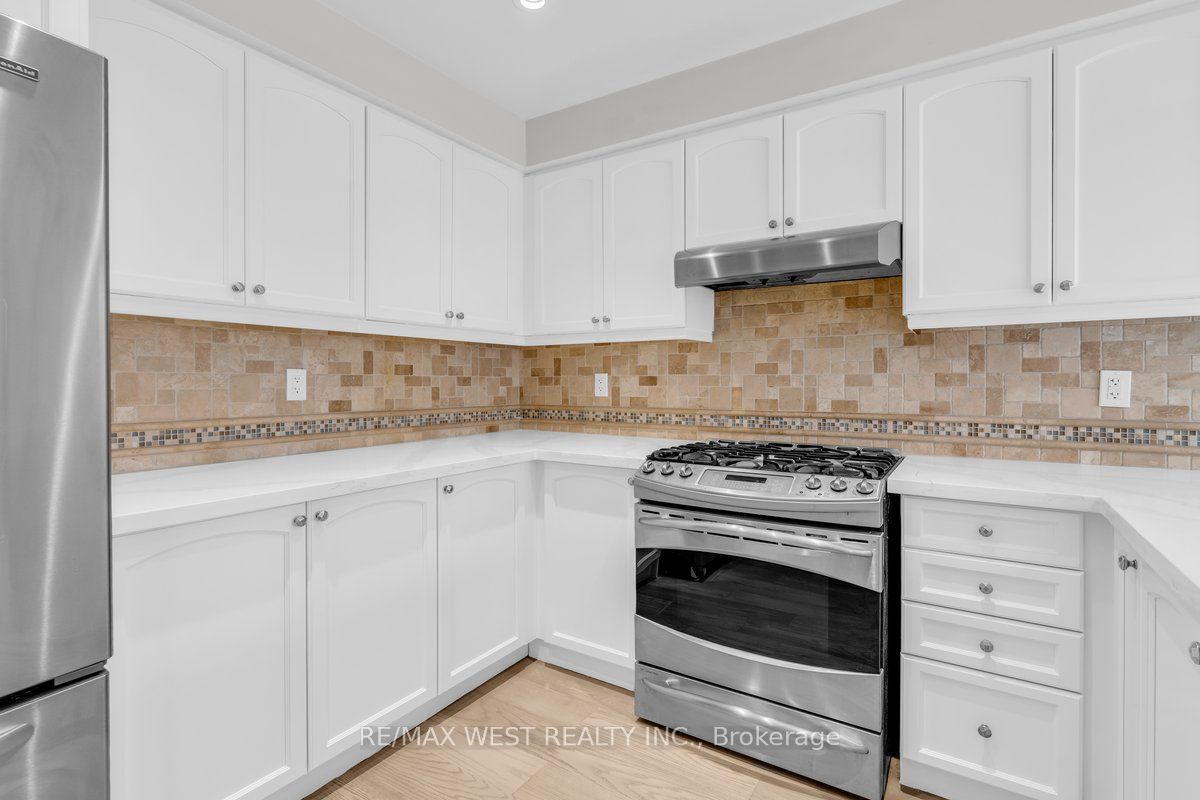 55 Oswell Dr