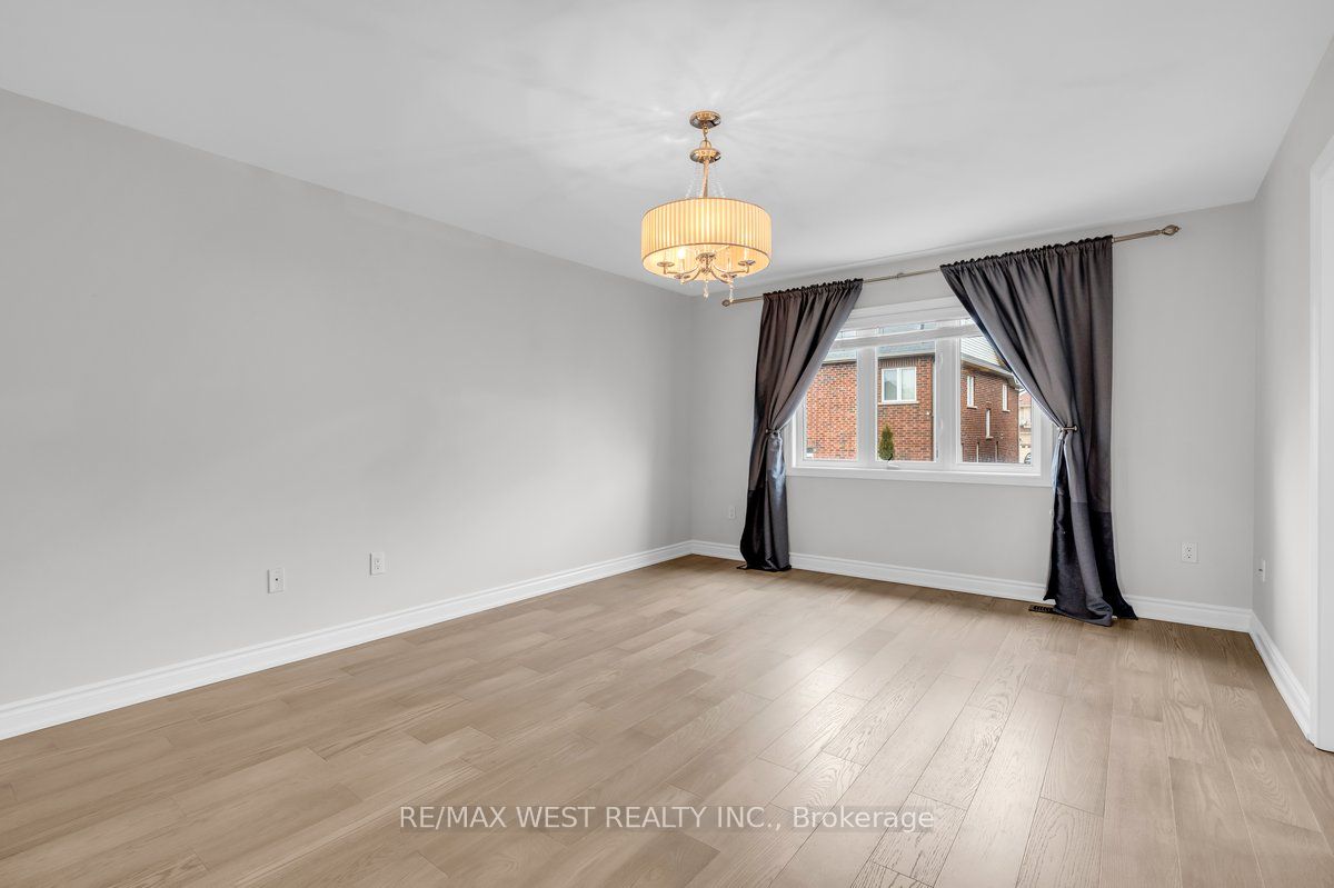 55 Oswell Dr
