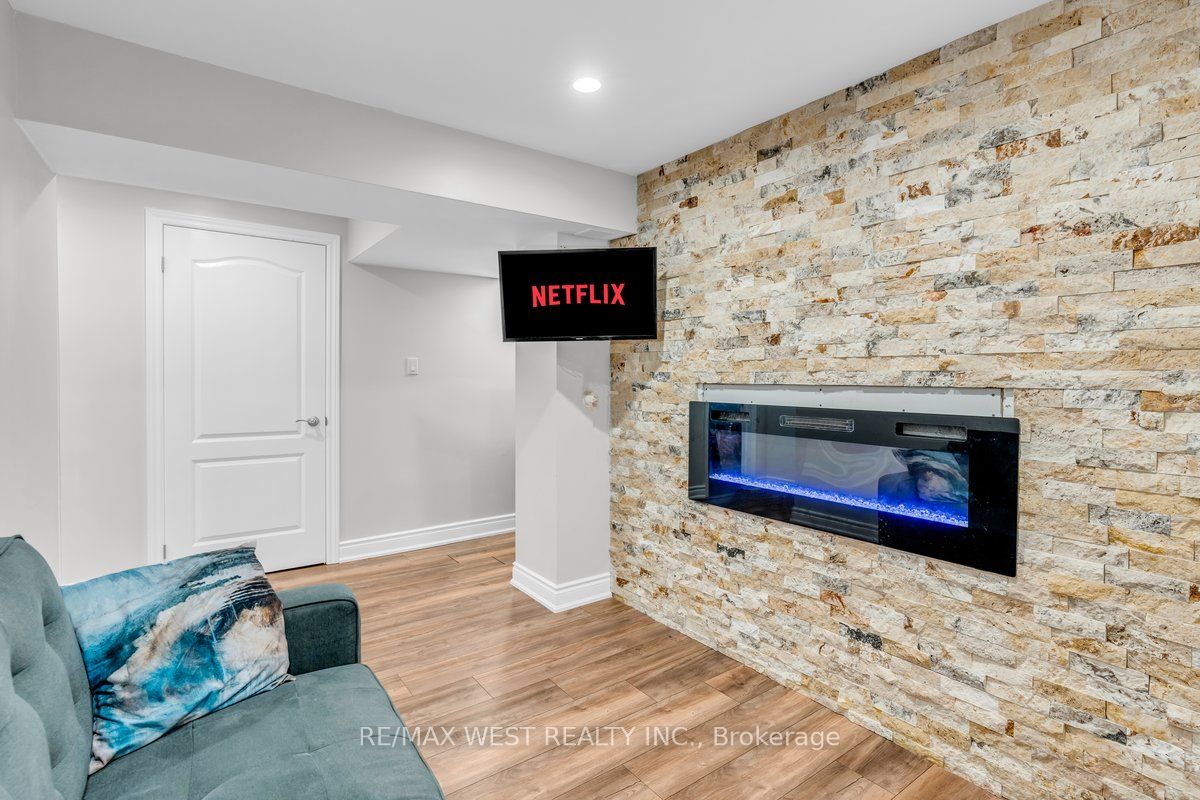 55 Oswell Dr