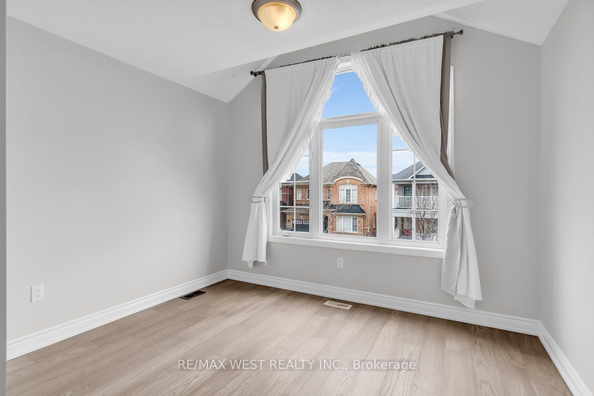 55 Oswell Dr