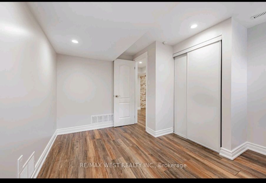 55 Oswell Dr