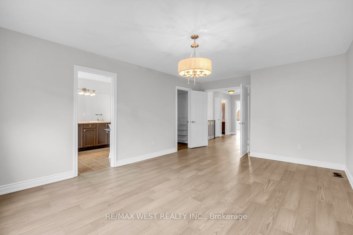 55 Oswell Dr