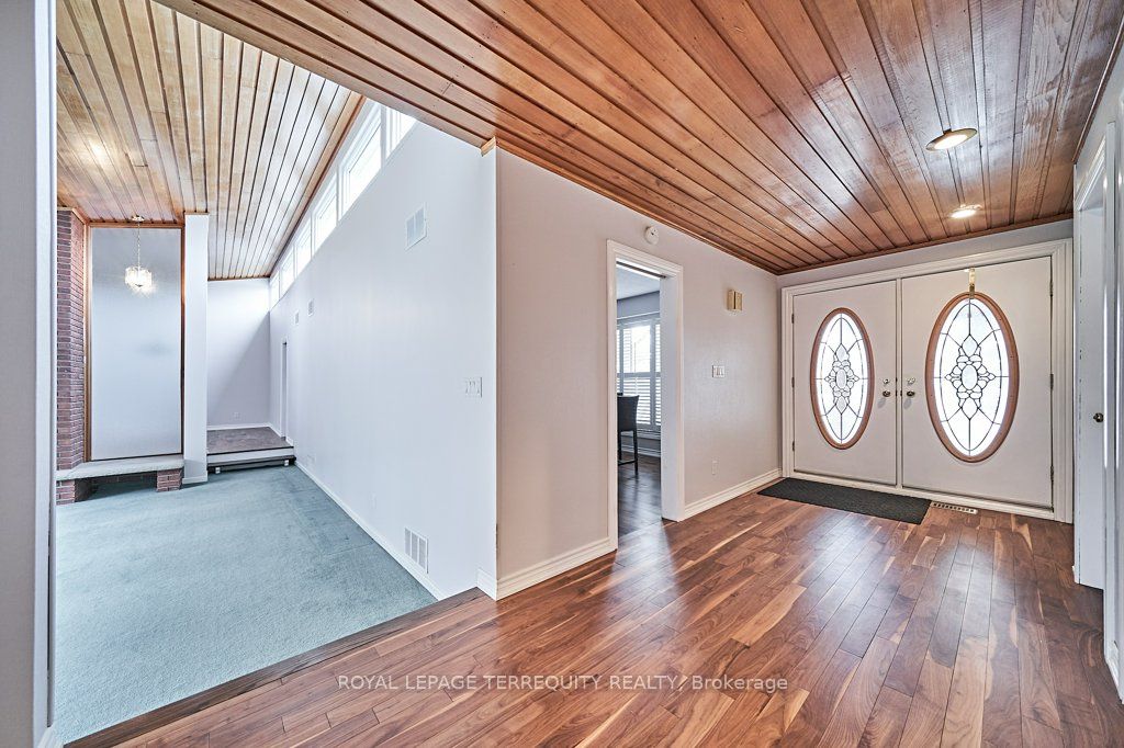 83 Sherwood Road E