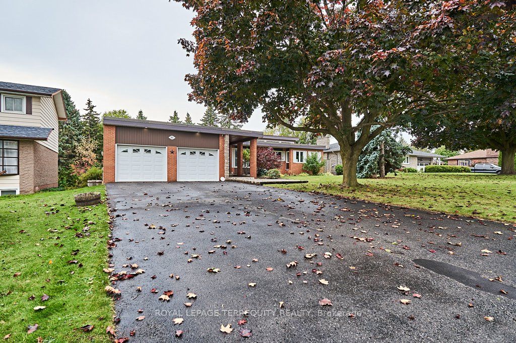 83 Sherwood Road E