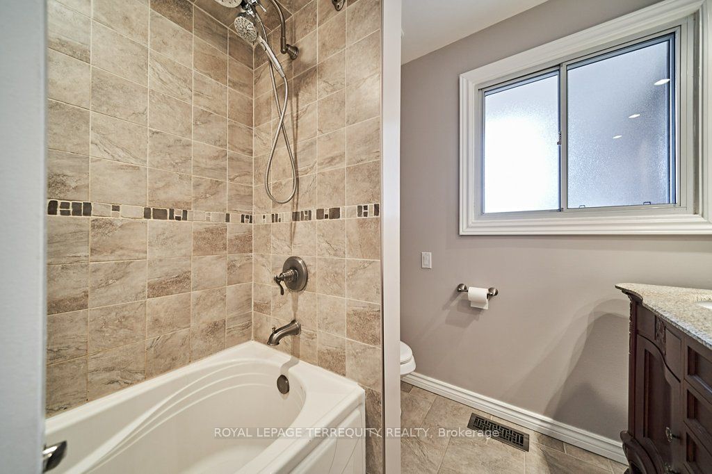 83 Sherwood Road E