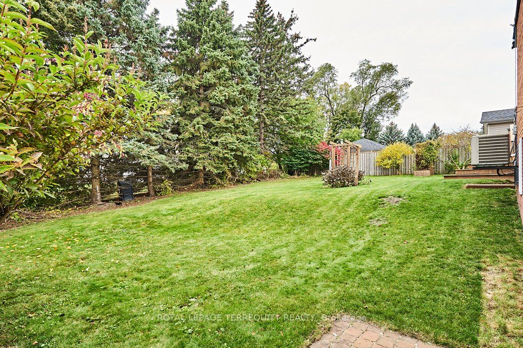 83 Sherwood Road E