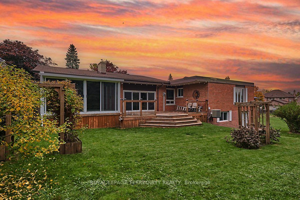 83 Sherwood Road E