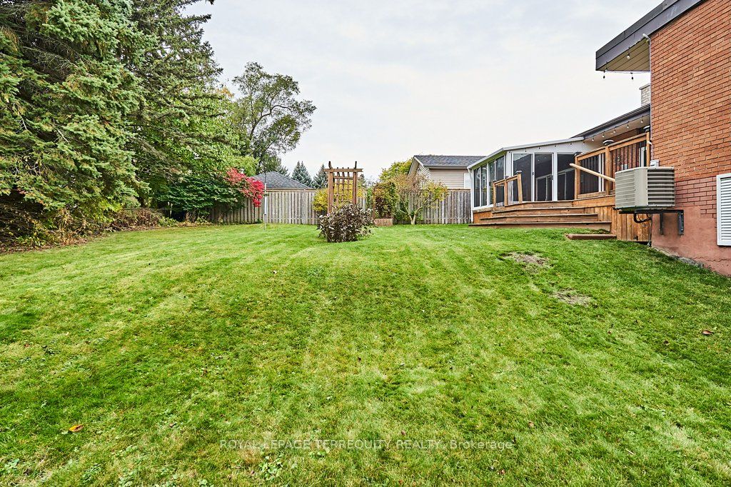 83 Sherwood Road E