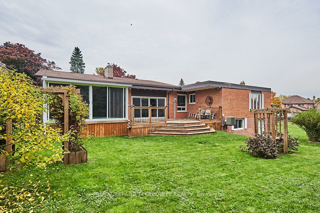 83 Sherwood Road E