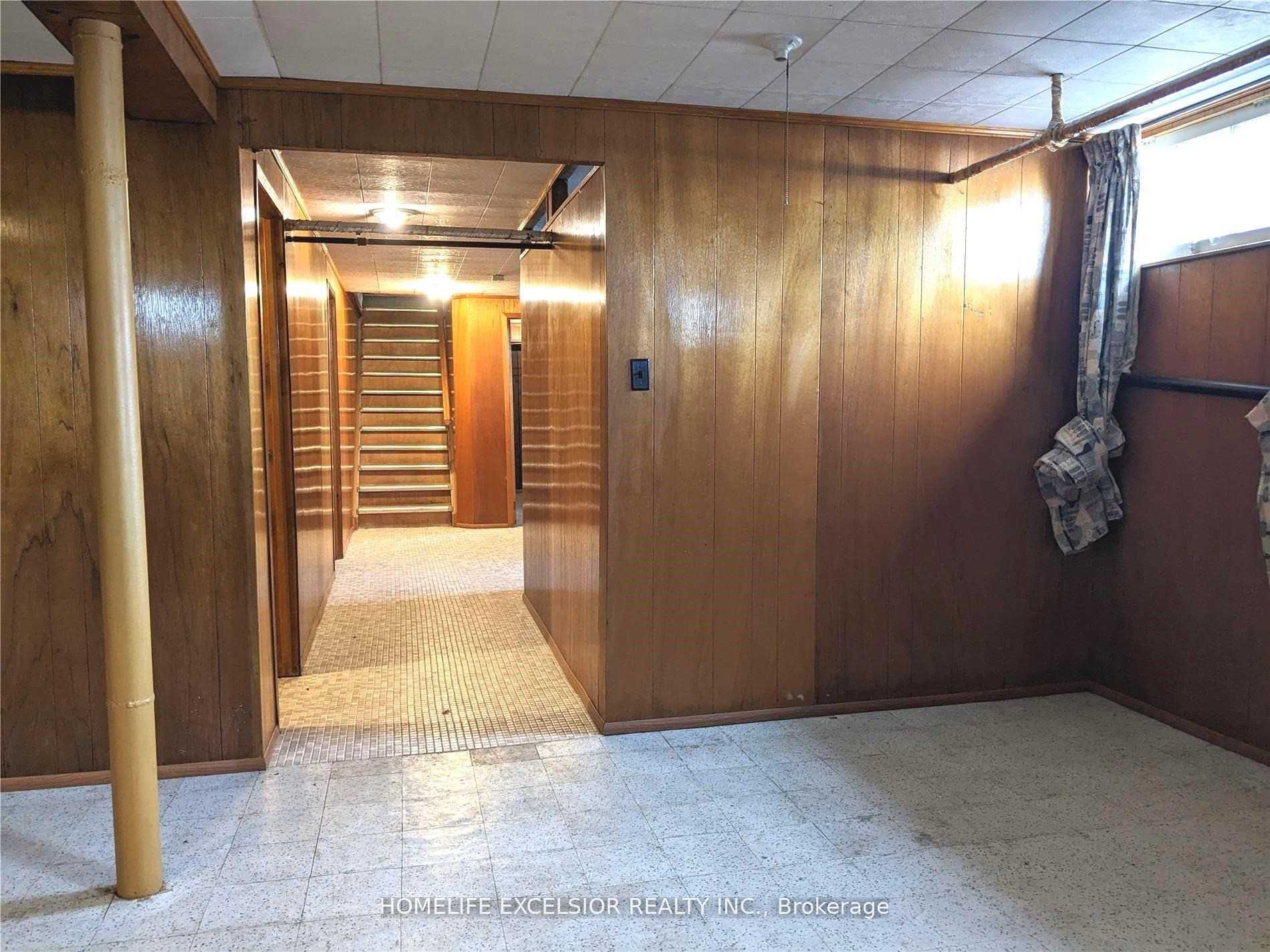 1482 Simcoe St N