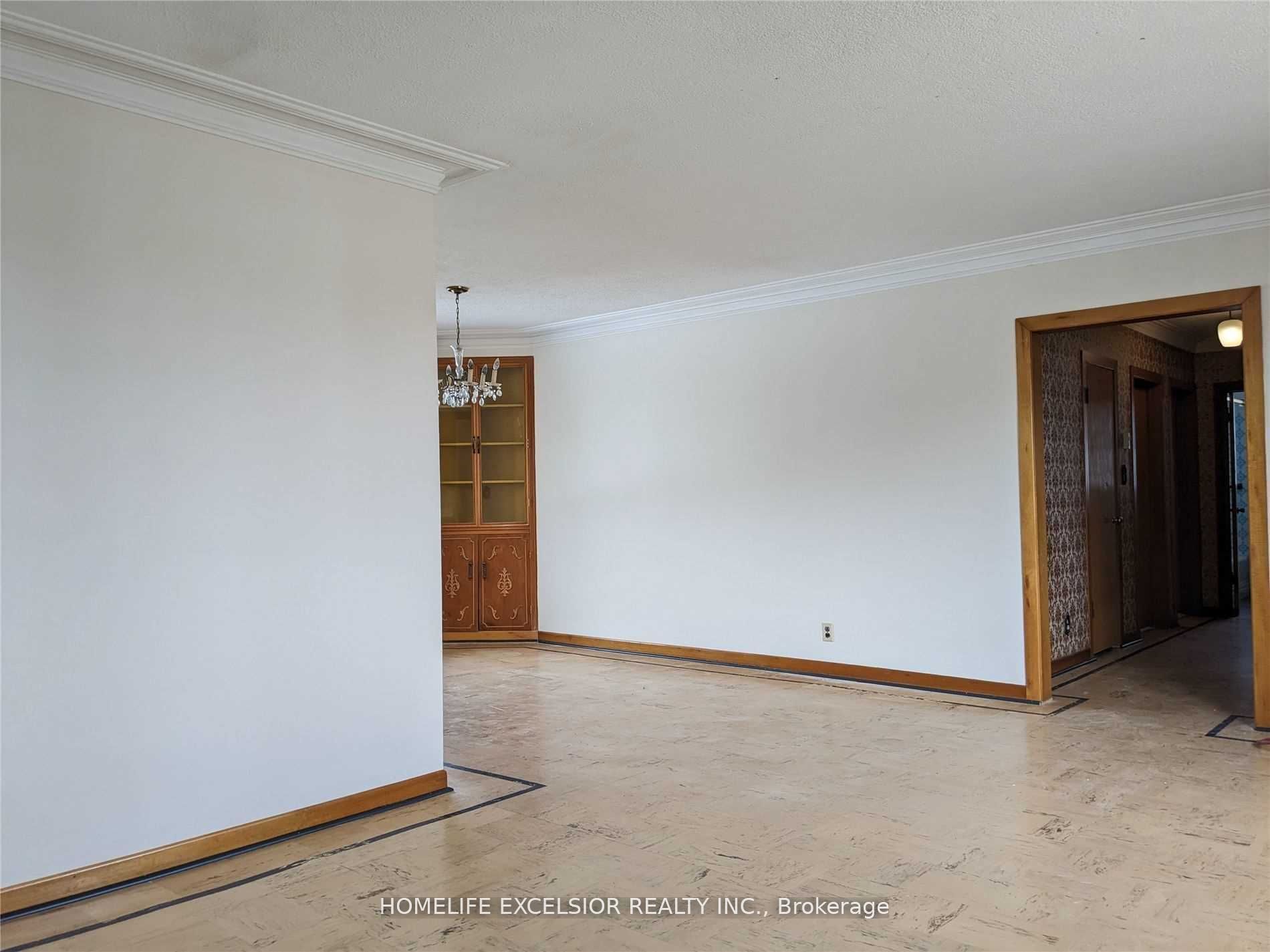 1482 Simcoe St N