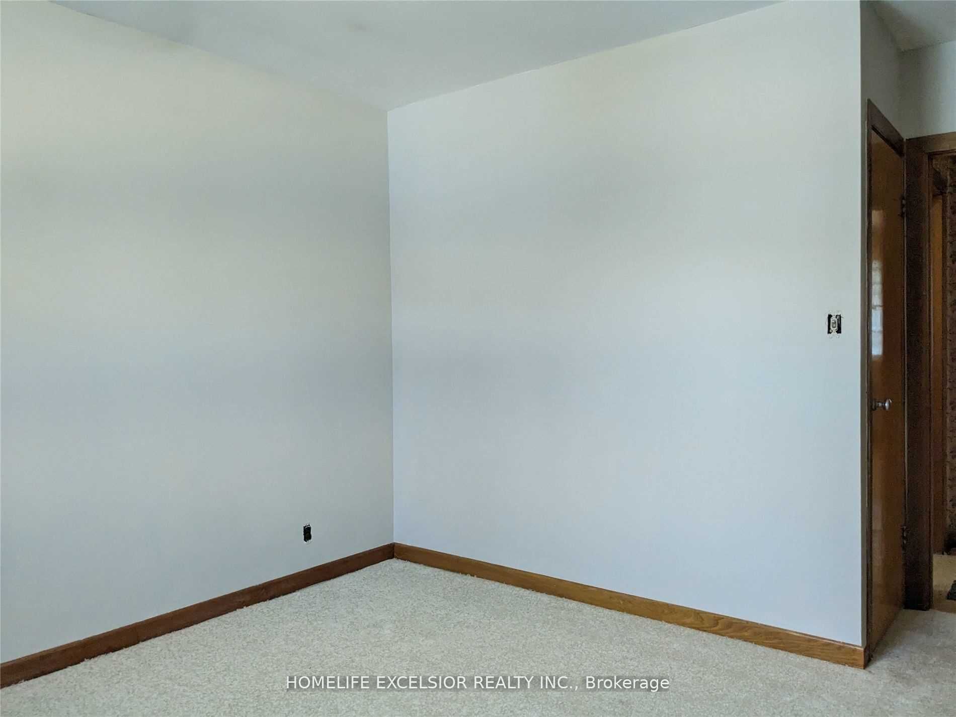 1482 Simcoe St N