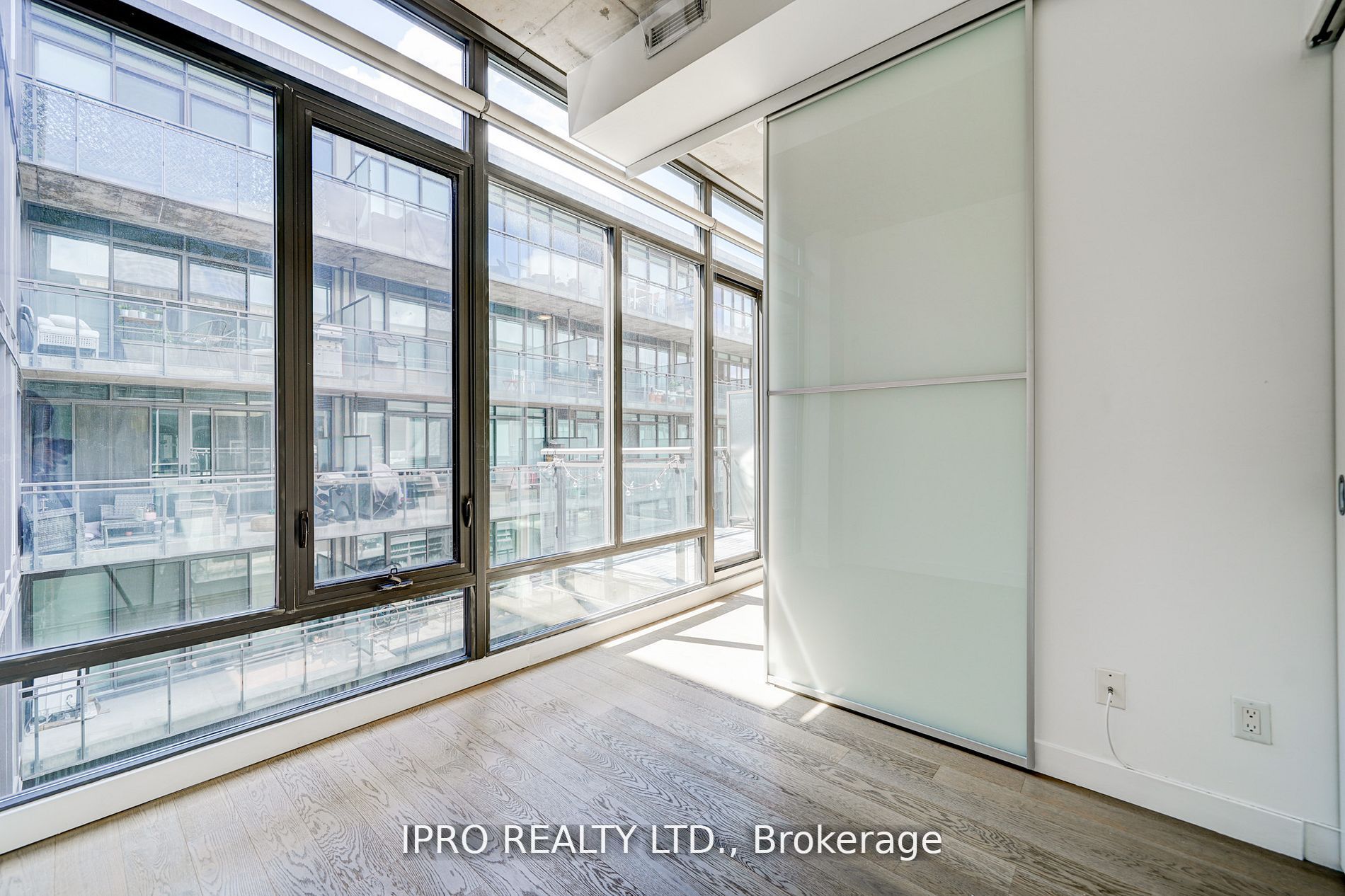 90 Broadview Ave, #718