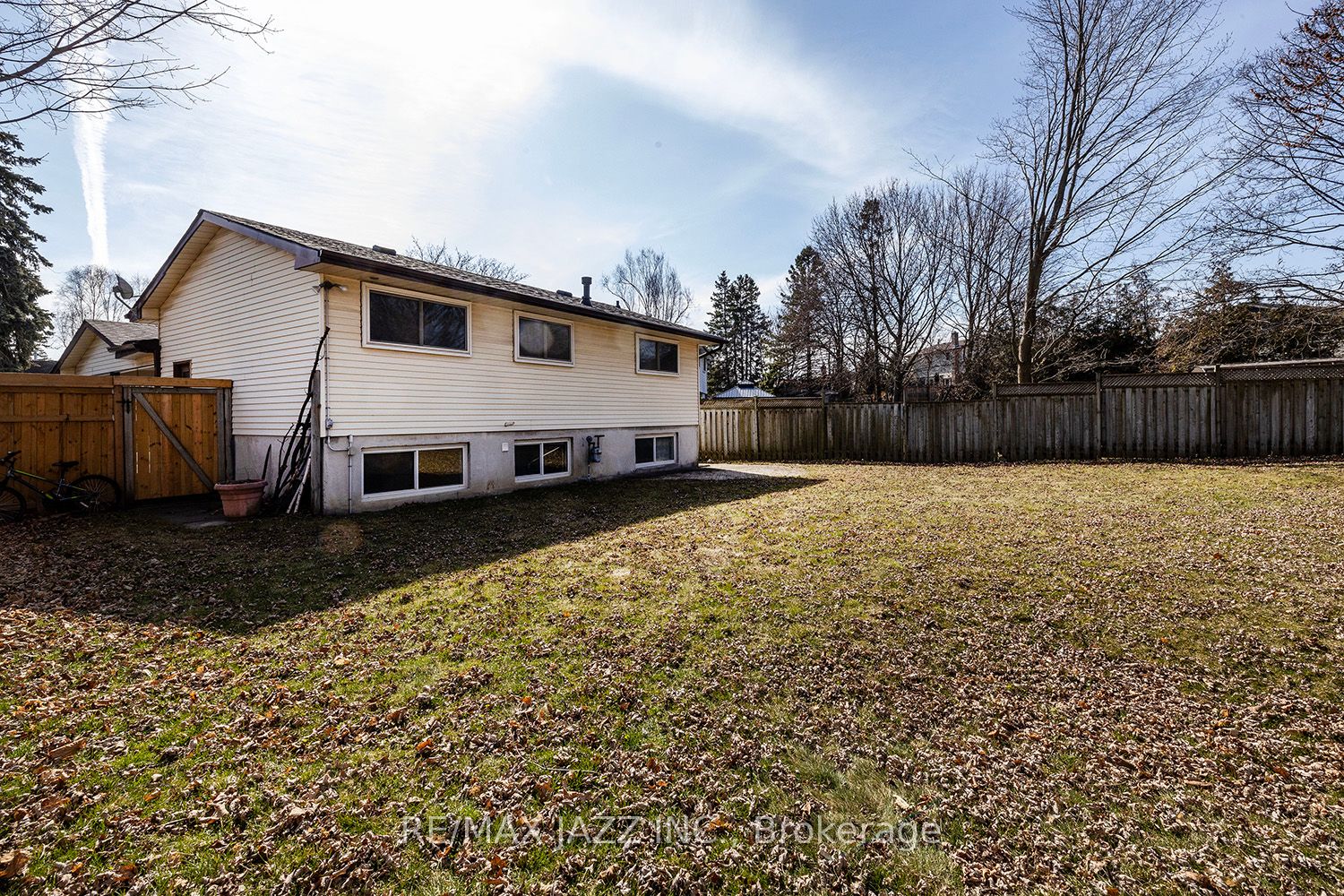 30 Deerpark Crescent