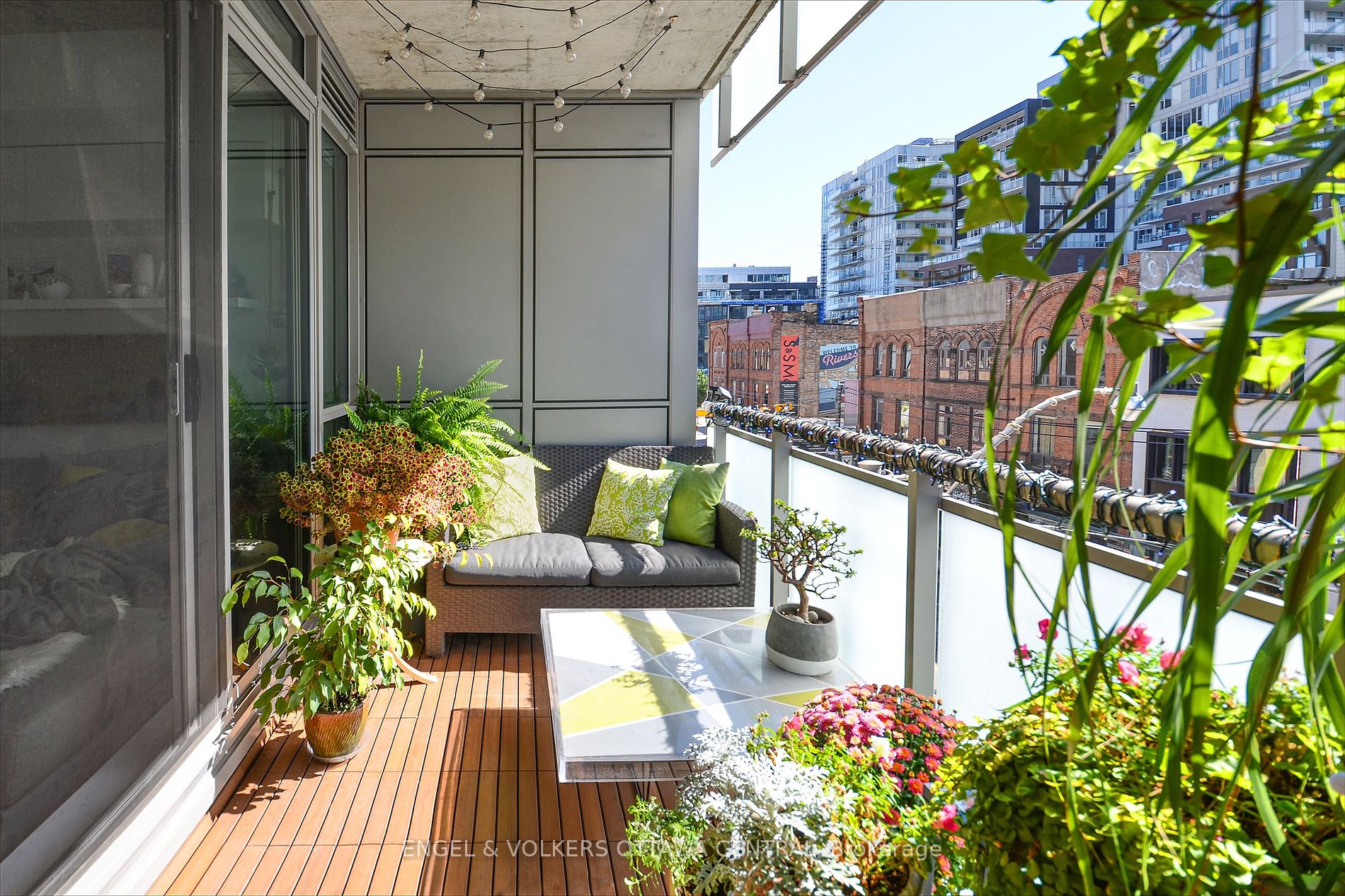 630 Queen St E, #302